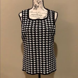 Exclusively Misook houndstooth knit top size M